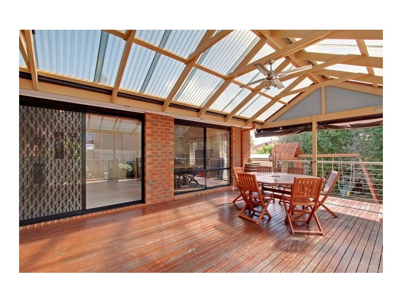 6 Darnley Way, Mooroolbark VIC 3138