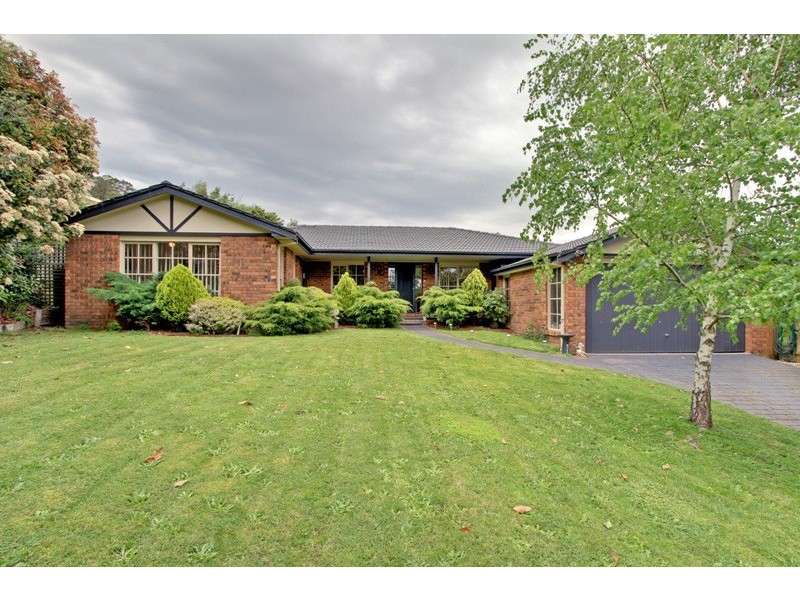 54 Walnut Drive, Kilsyth VIC 3137