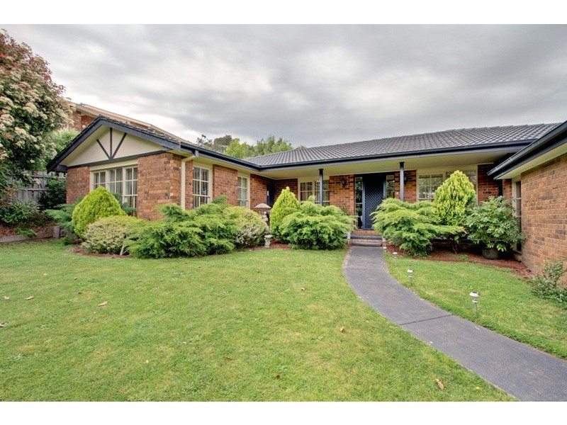 54 Walnut Drive, Kilsyth VIC 3137