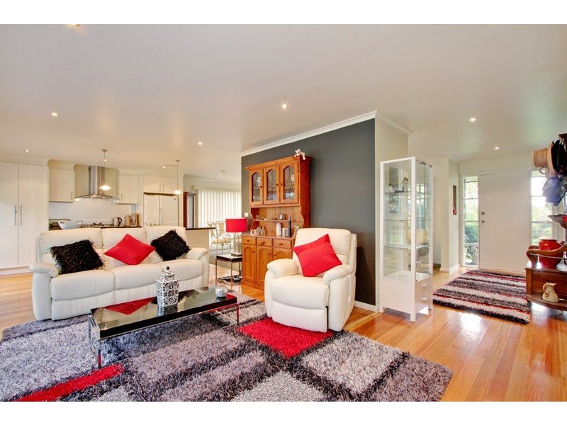 54 Walnut Drive, Kilsyth VIC 3137