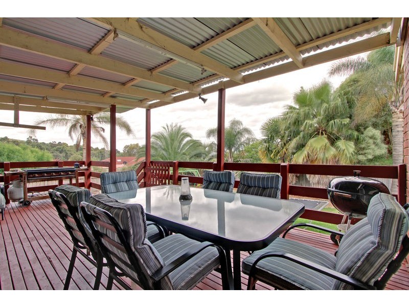 100 Lakeview Drive, Lilydale VIC 3140