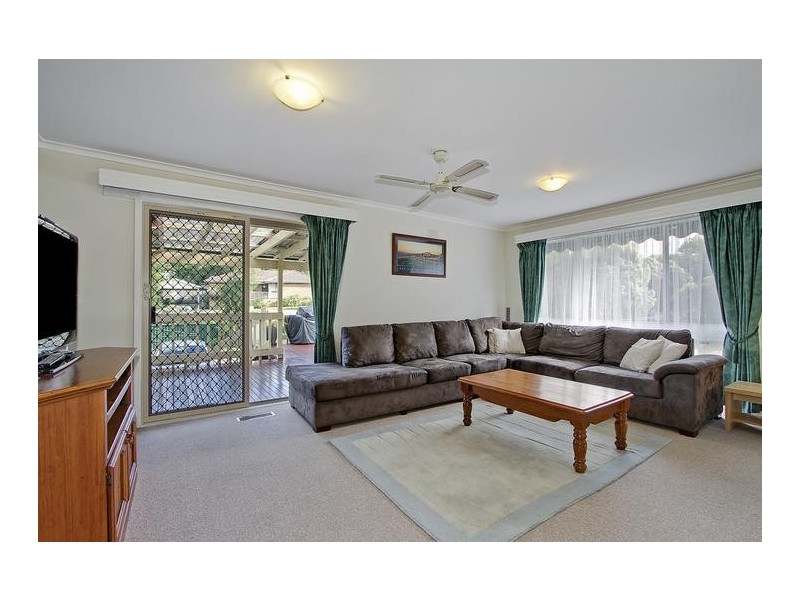 28 McDermott Avenue, Mooroolbark VIC 3138