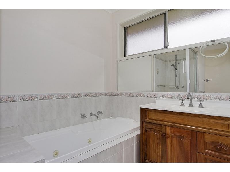 10 Edith Avenue, Croydon VIC 3136