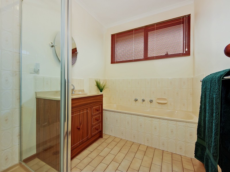 40 Rolling Hills Road, Chirnside Park VIC 3116