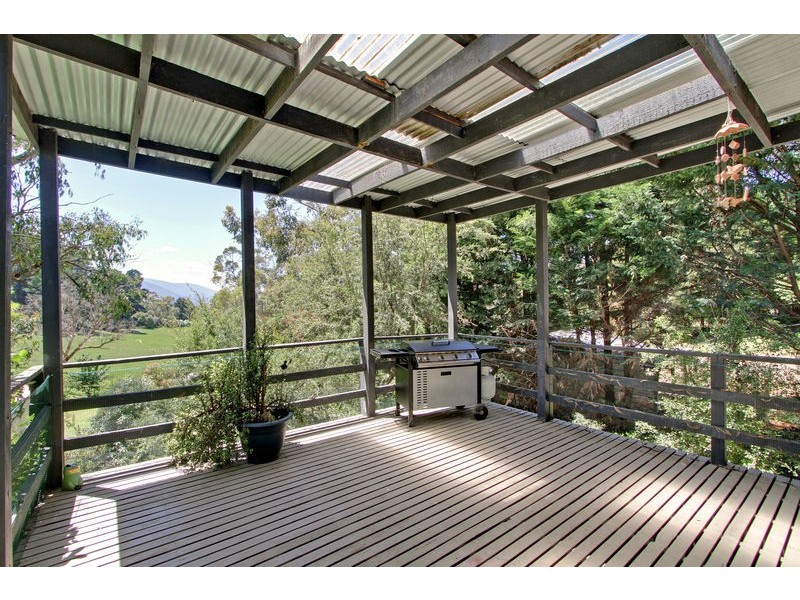 10 Eastview Avenue, Seville East VIC 3139