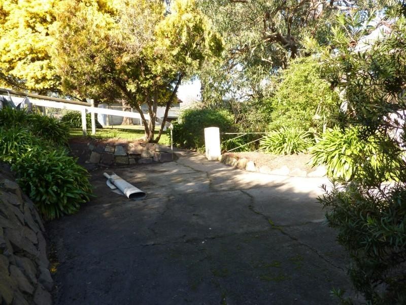 8 Joyce Road, Seville VIC 3139