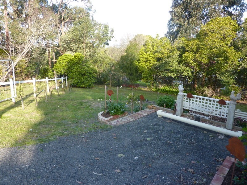 2 Bridgewater Road, Seville VIC 3139