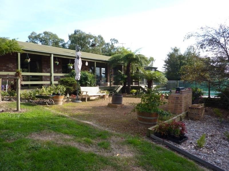 4 Read Road, Seville VIC 3139