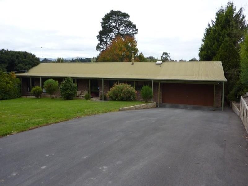 4 Read Road, Seville VIC 3139