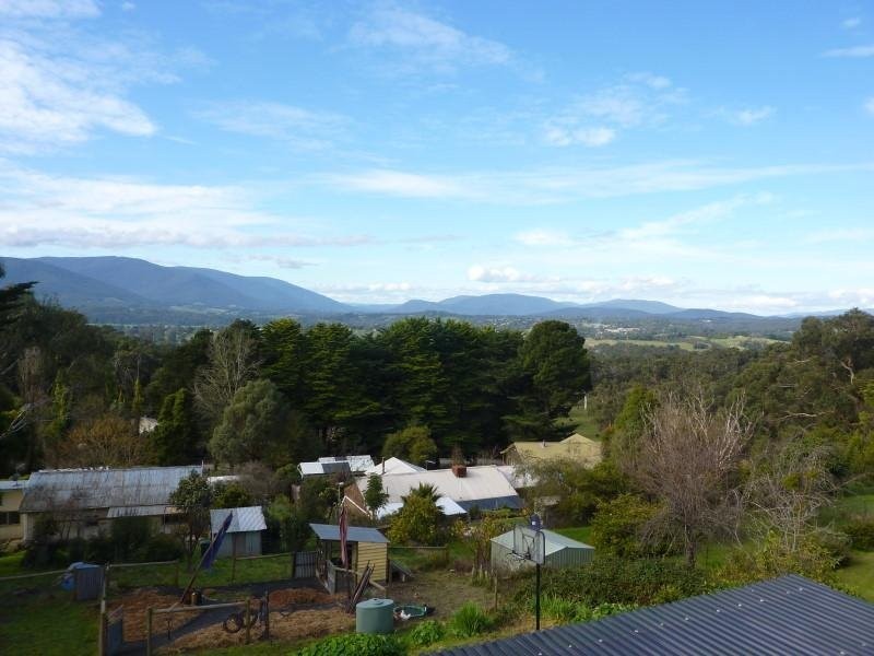 11 Peters Road, Seville VIC 3139