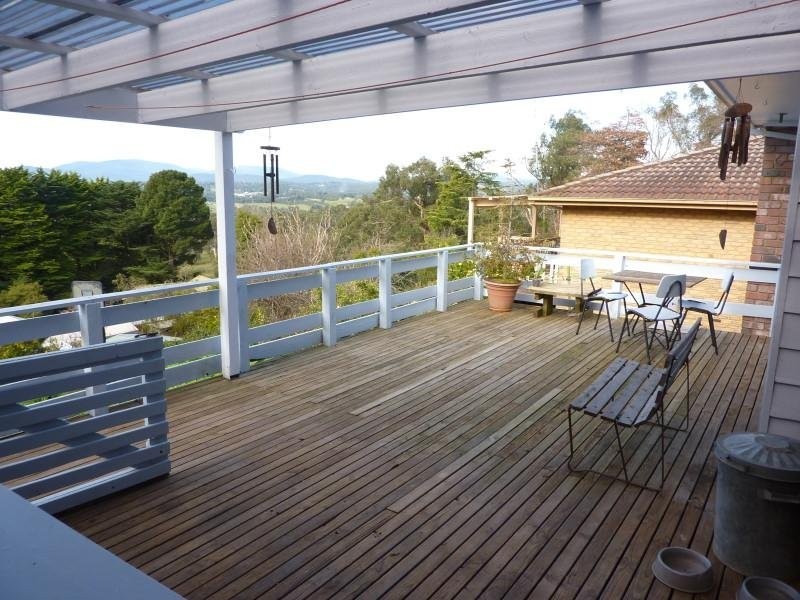 11 Peters Road, Seville VIC 3139
