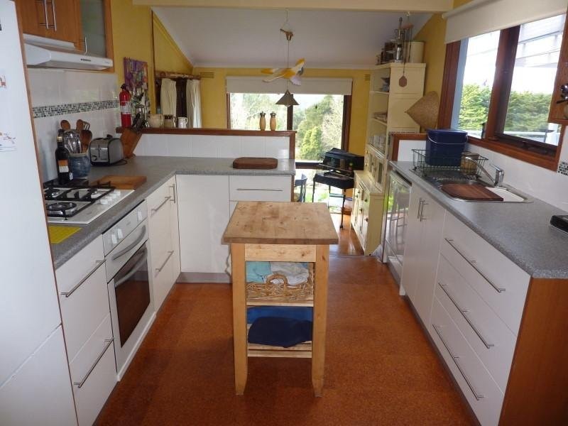 11 Peters Road, Seville VIC 3139