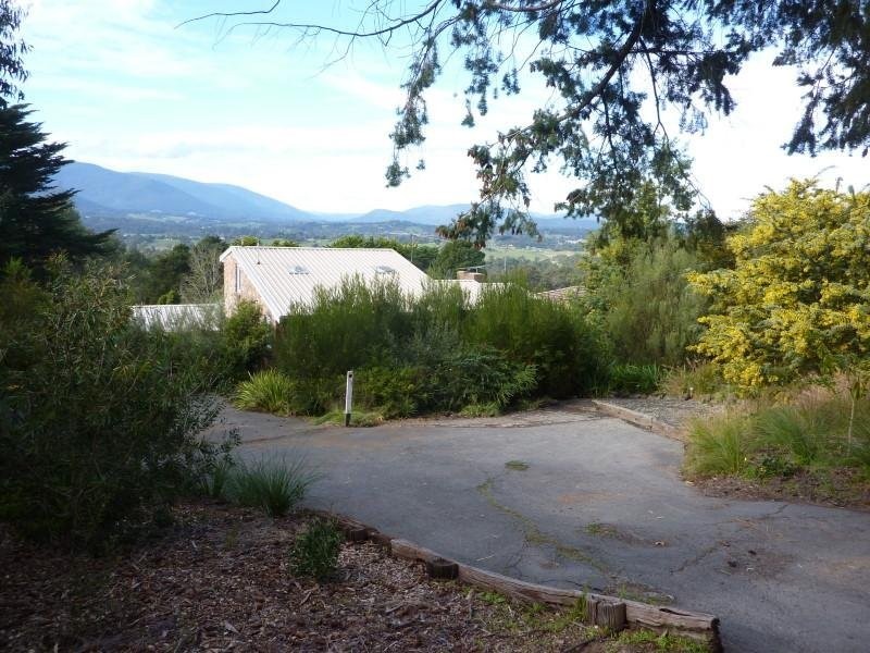 11 Peters Road, Seville VIC 3139