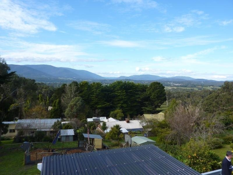 11 Peters Road, Seville VIC 3139