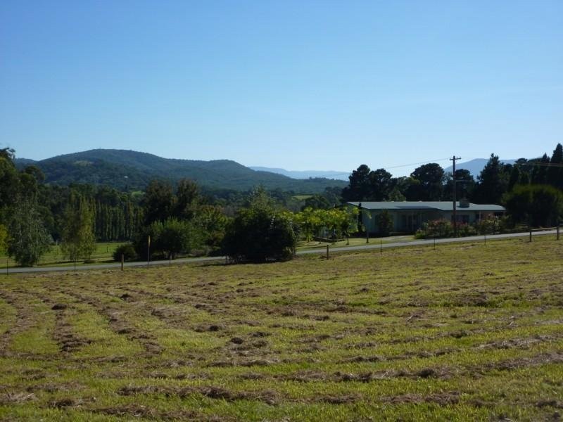 15 Woodside Road, Seville VIC 3139