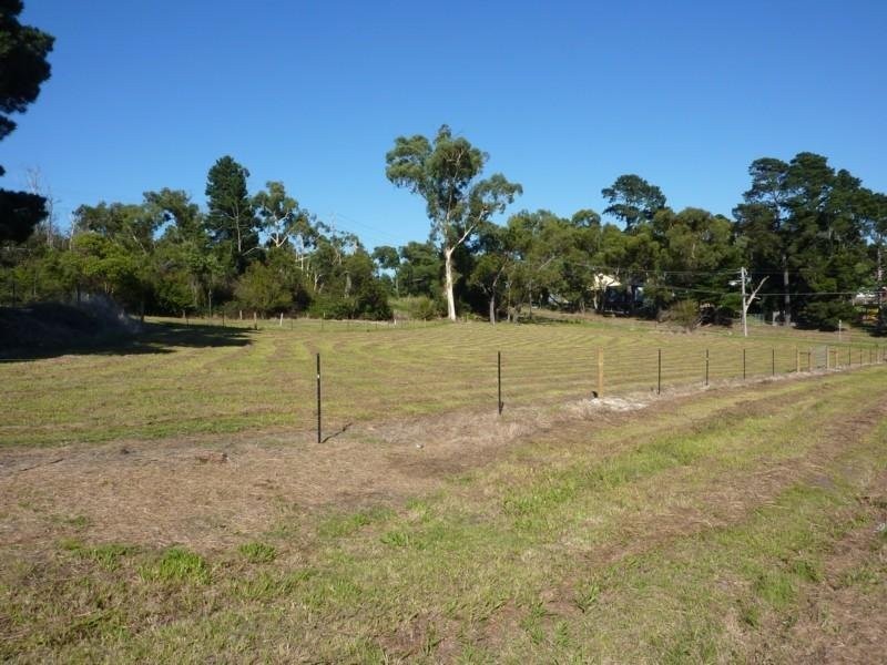 15 Woodside Road, Seville VIC 3139