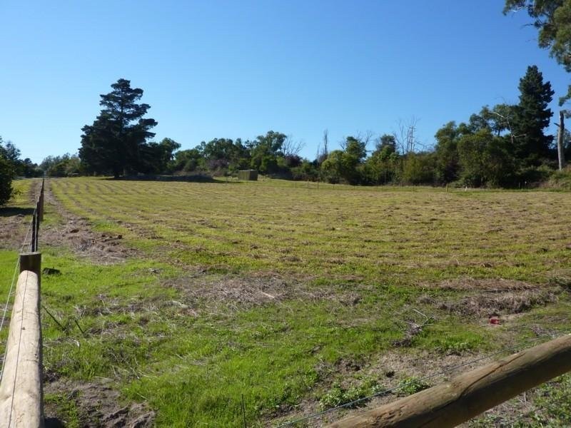 15 Woodside Road, Seville VIC 3139