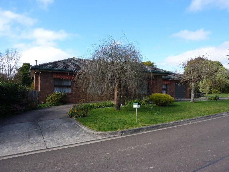 2 Greenglades Court, Wandin North VIC 3139