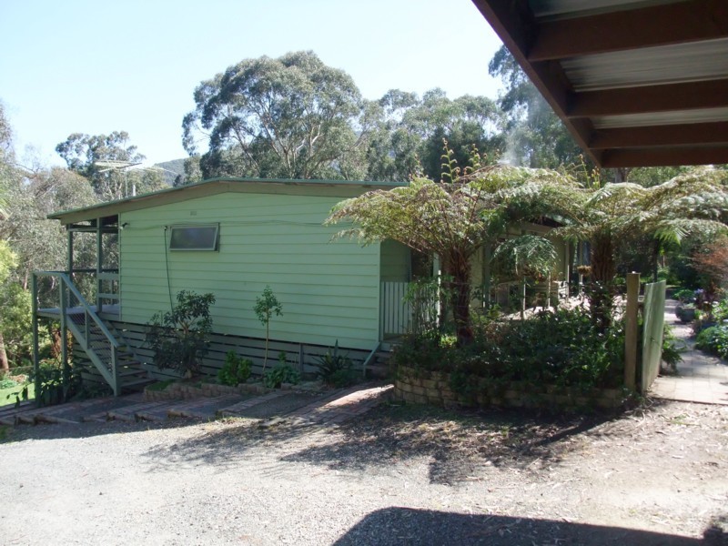 1675 Don Road, Launching Place VIC 3139
