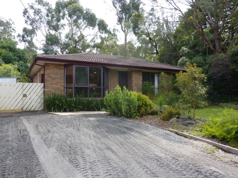 13 Valley Road, Seville VIC 3139
