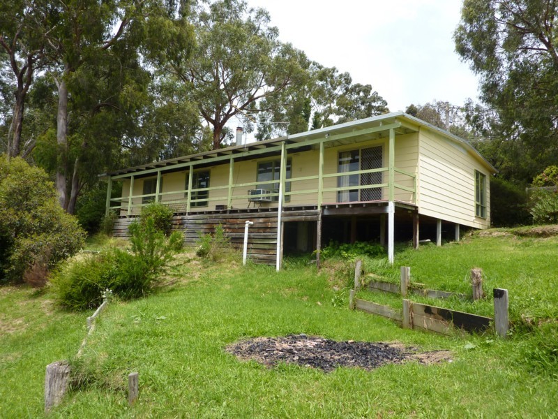 8 Alpine Boulevard, Launching Place VIC 3139