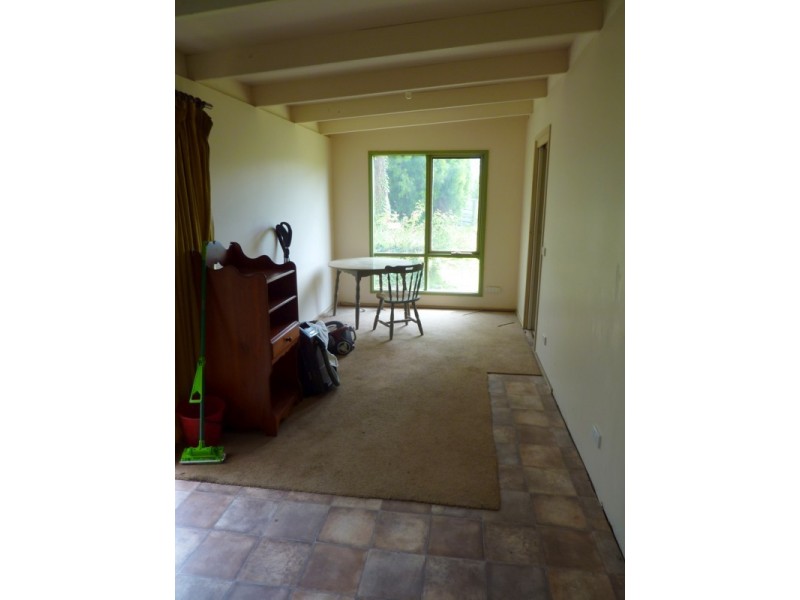 8 Alpine Boulevard, Launching Place VIC 3139