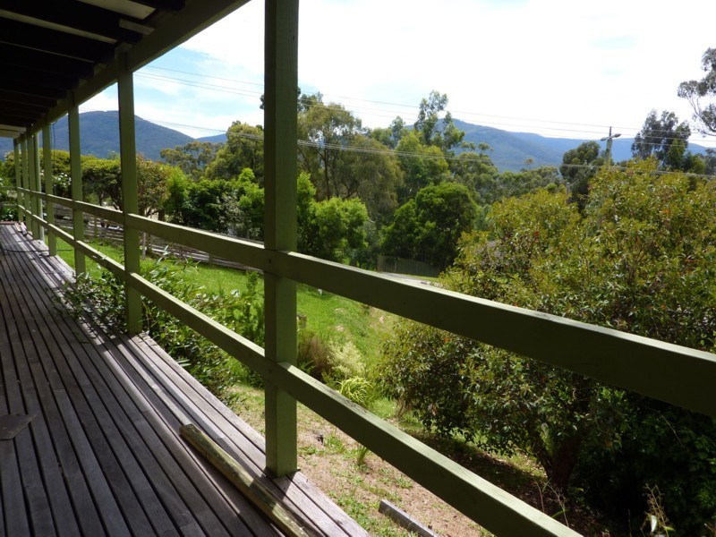 8 Alpine Boulevard, Launching Place VIC 3139