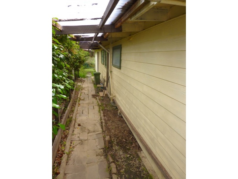 8 Alpine Boulevard, Launching Place VIC 3139