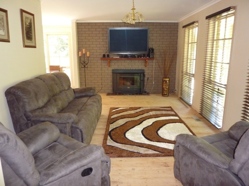 11 Winifred Street, Seville VIC 3139