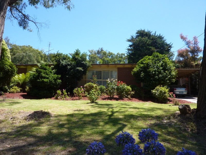 25 Glenvalley Crescent, Seville VIC 3139