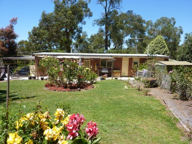25 Glenvalley Crescent, Seville VIC 3139