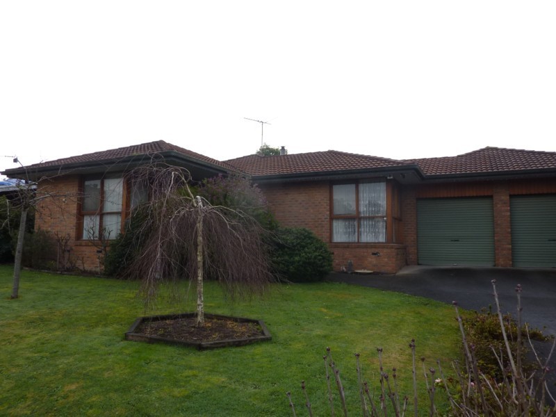 4 Hickman Place, Seville VIC 3139
