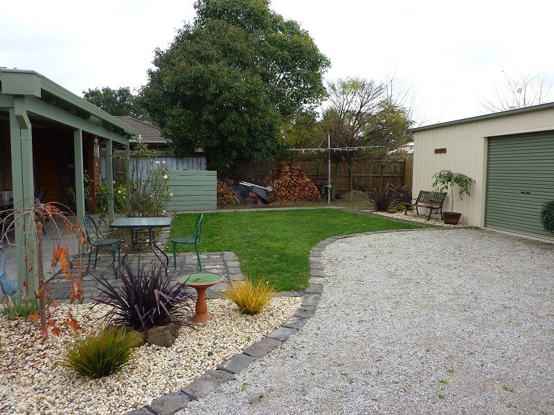 4 Hickman Place, Seville VIC 3139