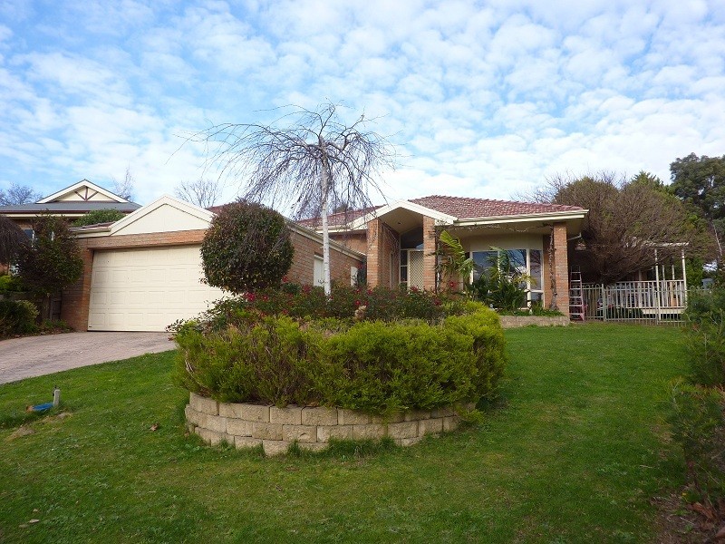 6 Belair Close, Seville VIC 3139