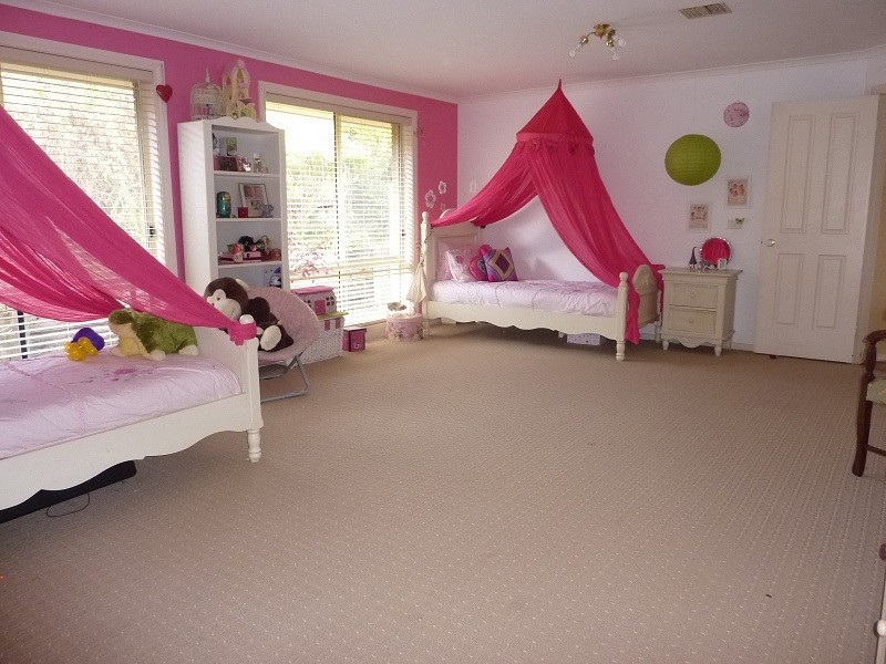6 Belair Close, Seville VIC 3139