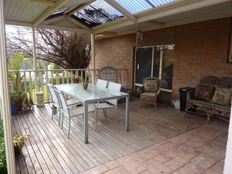 6 Belair Close, Seville VIC 3139