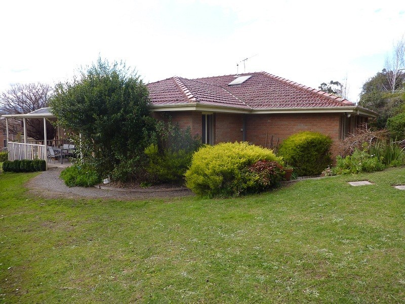 6 Belair Close, Seville VIC 3139