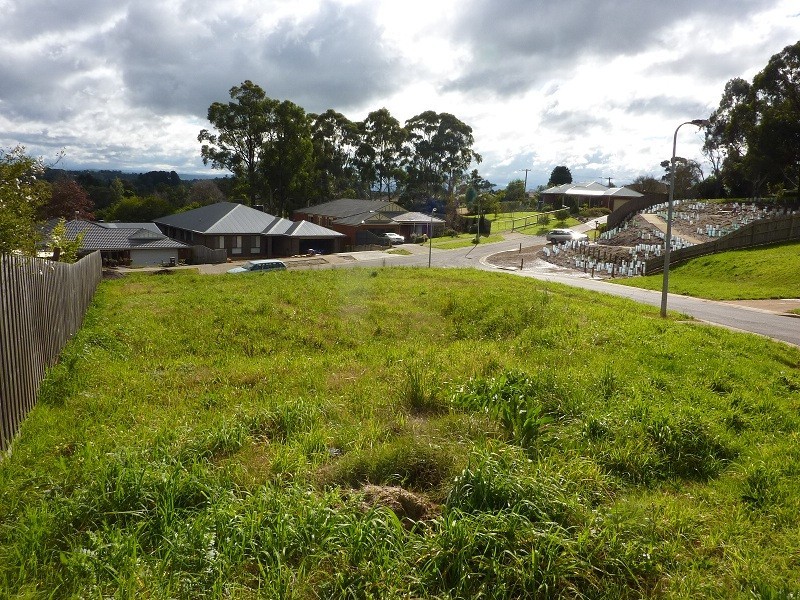 14 Sirocco Ct, Wandin North VIC 3139
