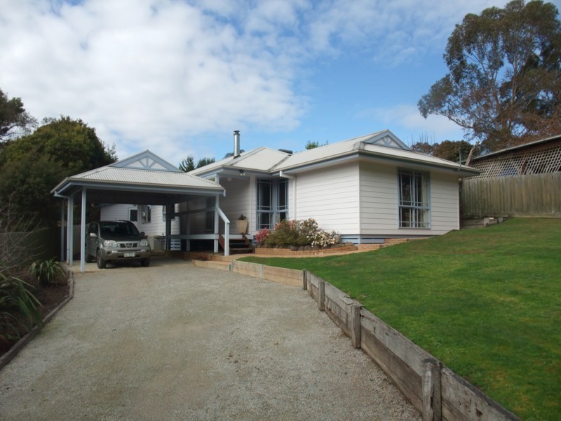 22 Mathers Avenue, Launching Place VIC 3139