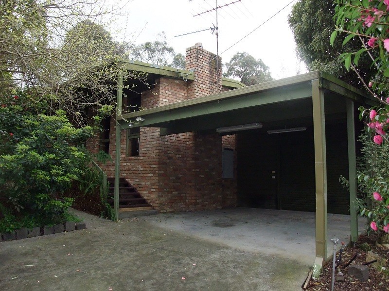 8 Farrar Way, Wandin North VIC 3139