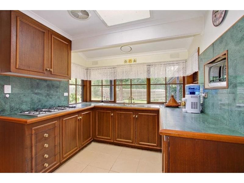 31 Station Road, Seville VIC 3139