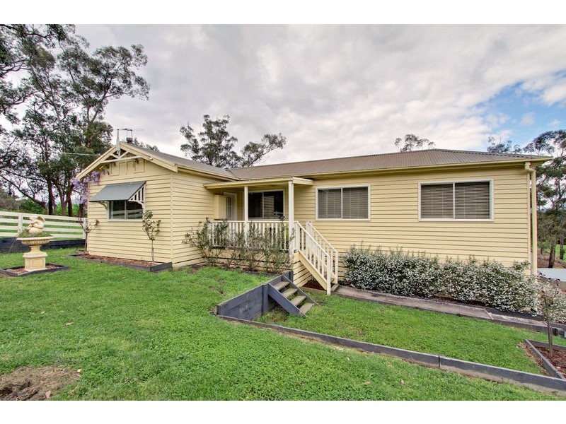 25 Bridgewater Road, Seville VIC 3139