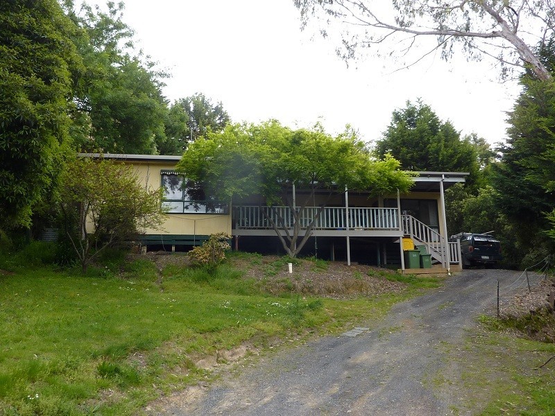 12 Eastview Ave, Seville East VIC 3139