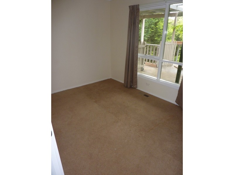 12 Eastview Ave, Seville East VIC 3139