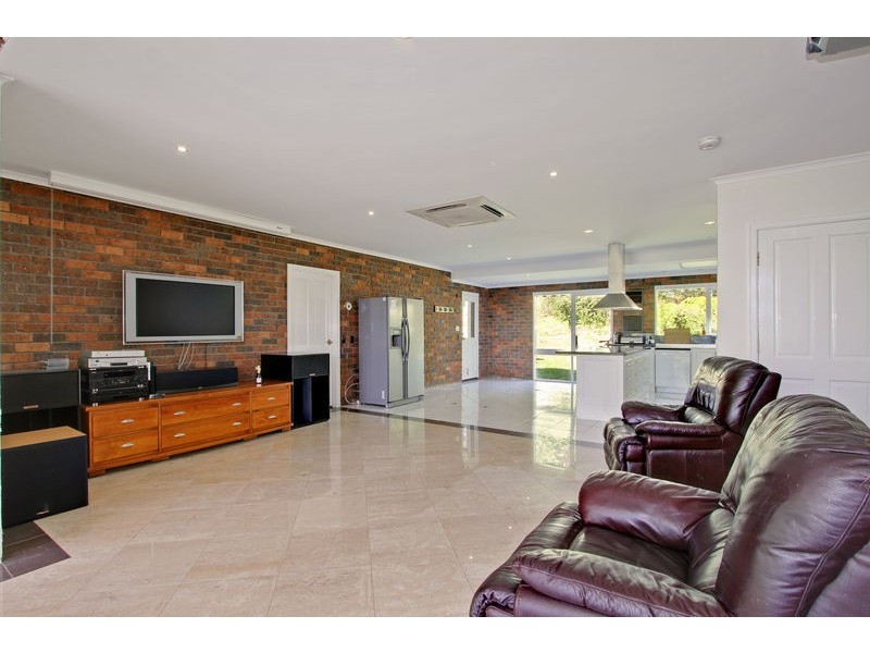 25 Tolmie Ave, Seville VIC 3139