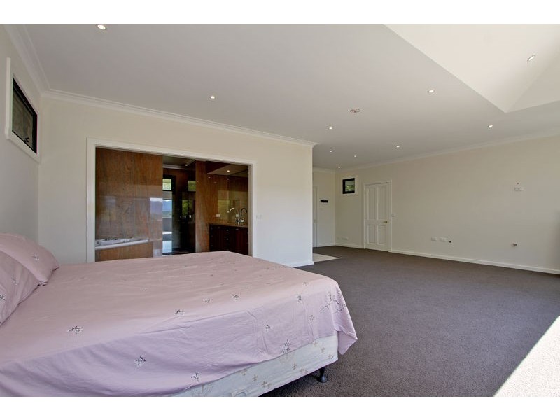 25 Tolmie Ave, Seville VIC 3139