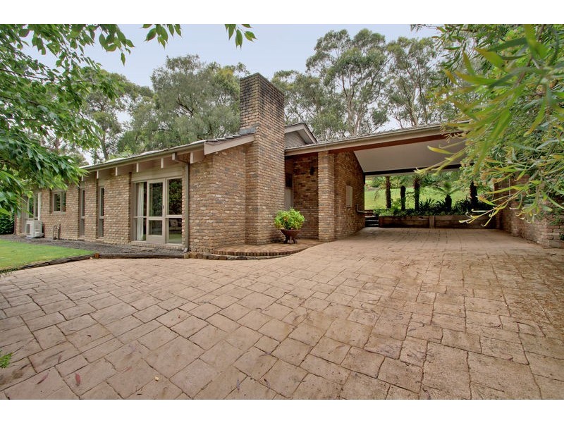 6 Braeside Drive, Launching Place VIC 3139