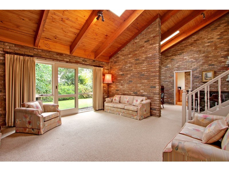 6 Braeside Drive, Launching Place VIC 3139