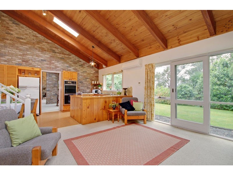 6 Braeside Drive, Launching Place VIC 3139