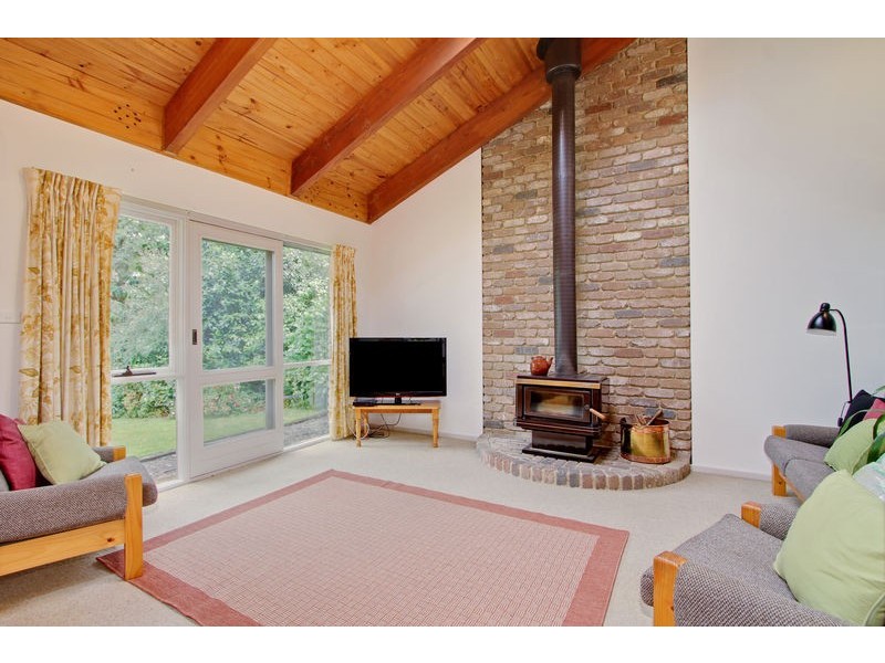 6 Braeside Drive, Launching Place VIC 3139